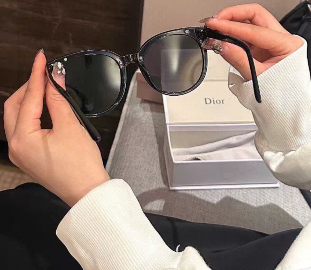 Dior Black Tinted Cat Eye Shades - Picture 4 of 4